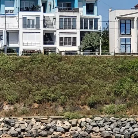 Garsoniera La Malul Marii Costineşti